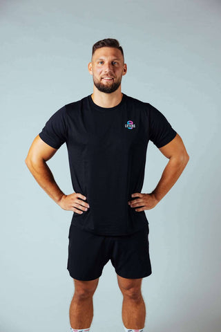 The soft TriBlend material feels comfortable against the skin and accompanies you throughout the day - whether in the gym or in everyday life.