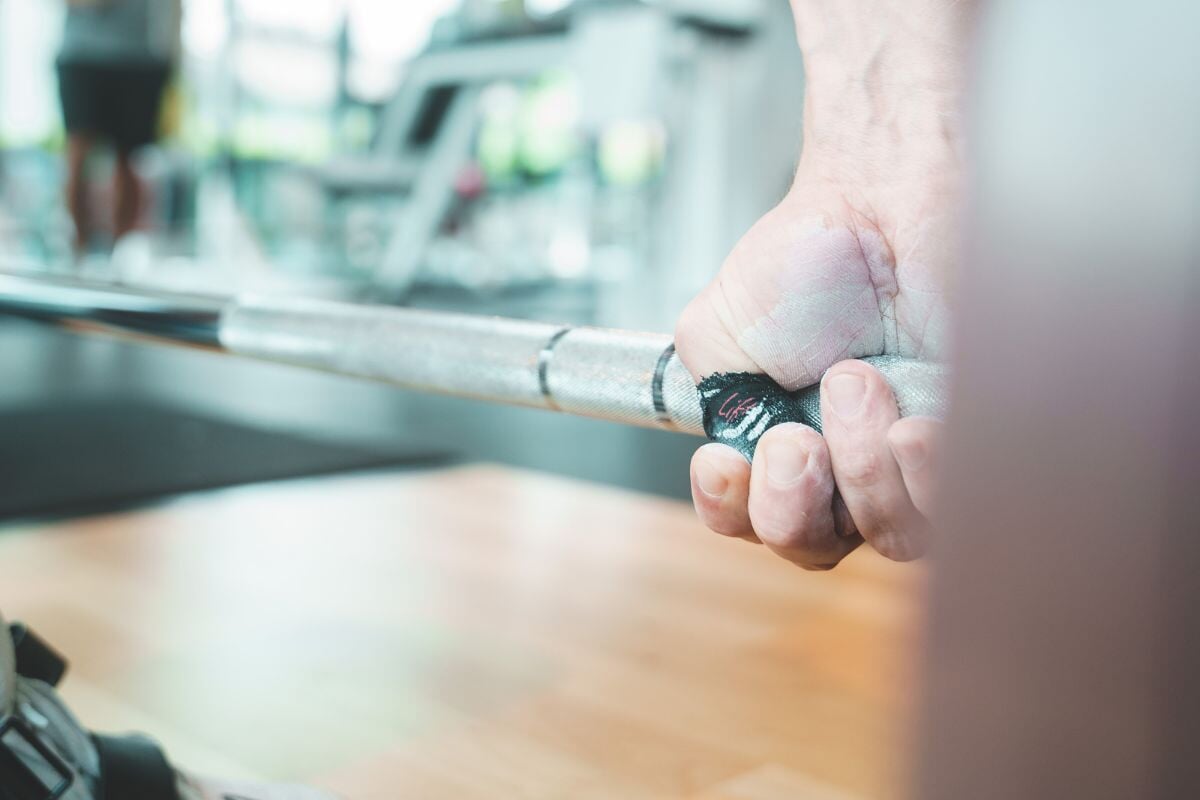 Der Hook Grip: Die ultimative Technik für stärkeren Griff beim Gewichtheben