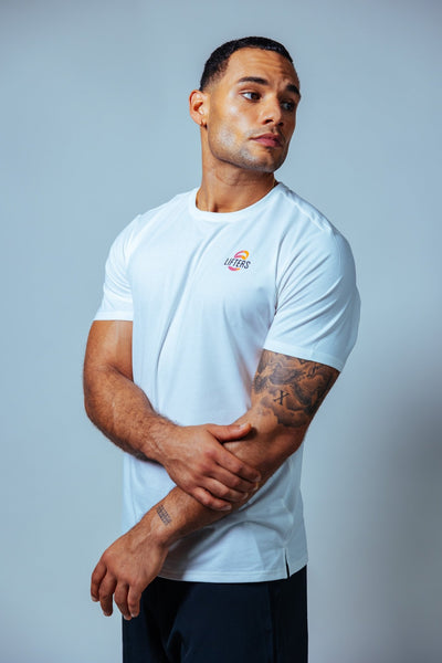 Der leichte, flexible Stoff passt sich deinen Bewegungen perfekt an und gibt dir volle Freiheit bei jedem Workout.