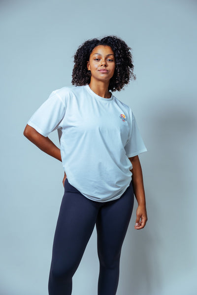 Die lockere Passform bietet dir volle Bewegungsfreiheit, ohne einzuengen – ideal für Lifting, Cardio oder als lässiger Streetwear-Style.